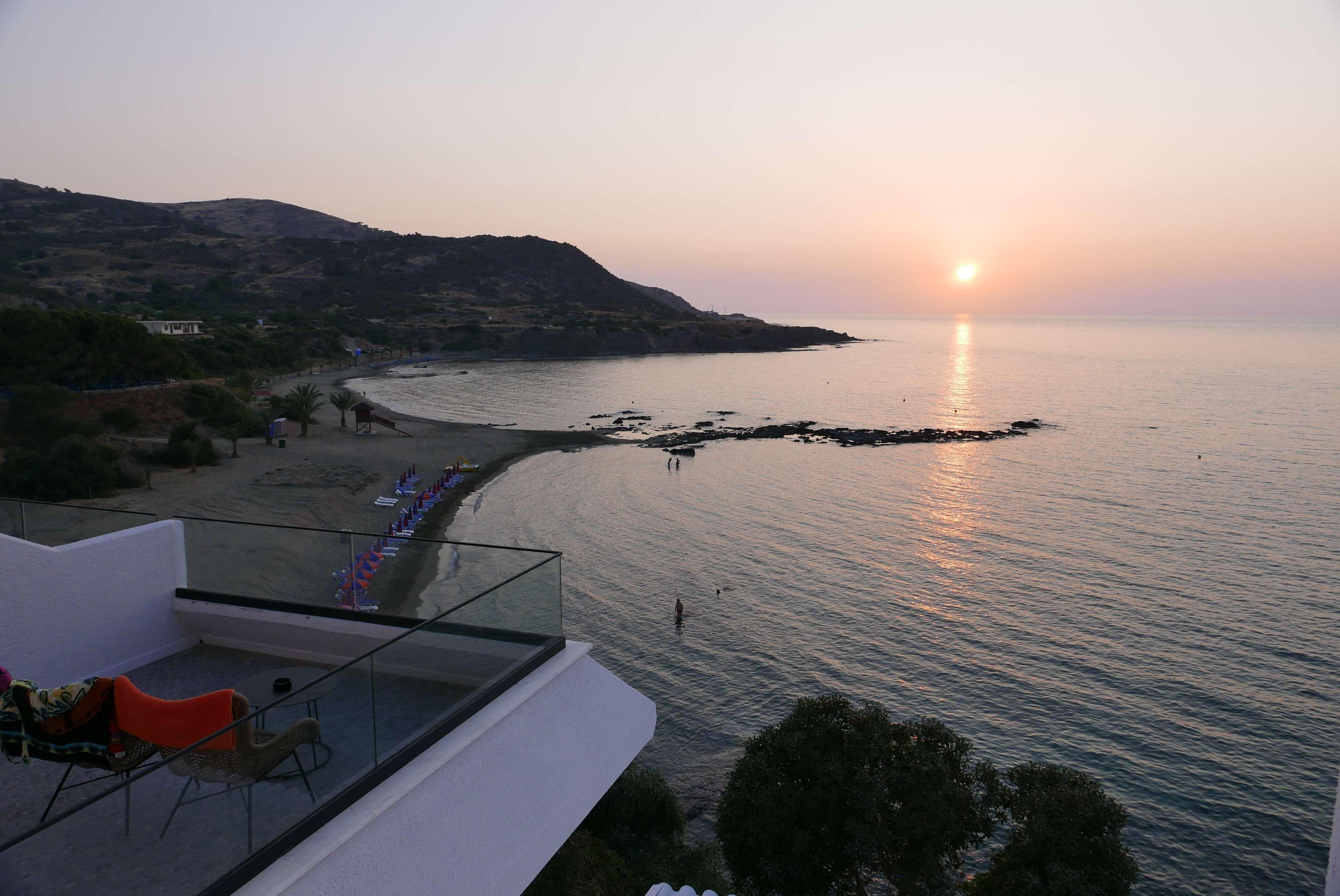 E.J. Pyrgos Bay Hotel Exterior foto